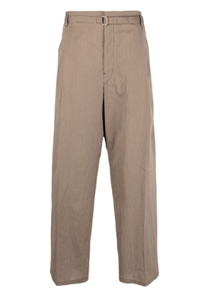 LEMAIRE stripe-pattern belted-waist trousers - Brown