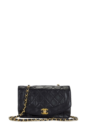 chanel Chanel Quilted Diana Chain Shoulder Bag in Black - Black. Size all.