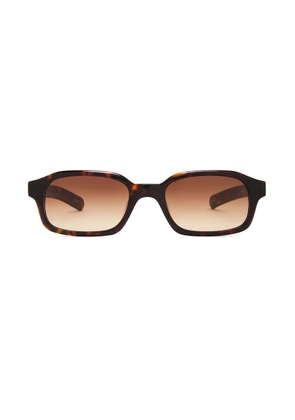 Flatlist Hanky Sunglasses in Dark Tortoise & Brown Gradient - Brown. Size all.