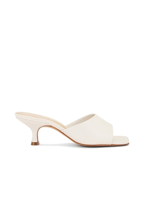 Schutz Dethalia Sandal in Cream. Size 9.5.