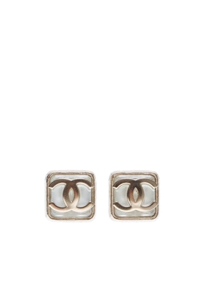 CHANEL Pre-Owned 2022 CC stud earrings - Gold