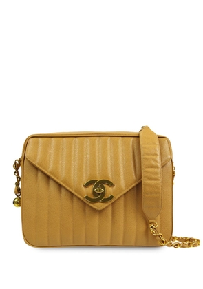 CHANEL Pre-Owned 1995 Mademoiselle-quilted shoulder bag - Yellow