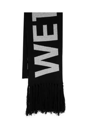We11done logo-jacquard tasselled scarf - Black