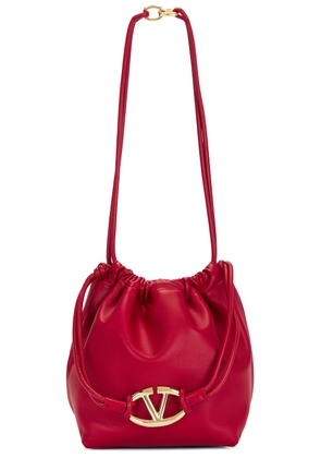 Valentino Garavani Medium V Logo Drawstring Bag in Rosso - Red. Size all.