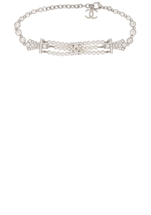chanel Chanel Pearl Choker Necklace in Silver - Metallic Silver. Size all.