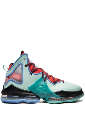 Nike LeBron 19 'LeBronival' sneakers - Blue