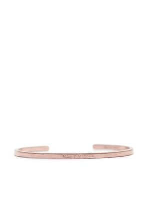 Maison Margiela logo-engraved cuff bracelet - Pink