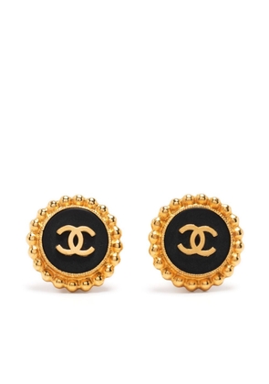 CHANEL Pre-Owned 1993 CC round clip-on earrings - Gold