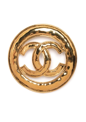 CHANEL Pre-Owned 1994 CC cut-out brooch - Gold