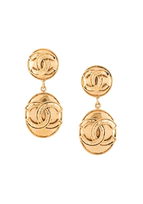 CHANEL Pre-Owned 1994 dangling CC oval clip-on earrings - Gold