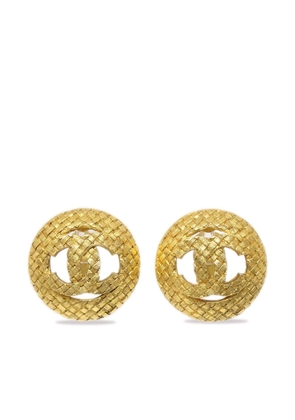CHANEL Pre-Owned 1994 quilted CC clip-on earrings - Gold