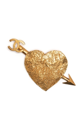 CHANEL Pre-Owned 1993 CC arrow heart motif brooch - Gold