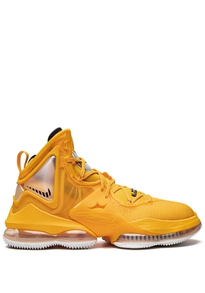 Nike LeBron 19 'Hard Hat' sneakers - Orange