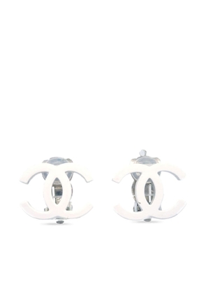 CHANEL Pre-Owned 2004 silver plated CC clip-on earrings