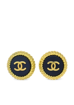 CHANEL Pre-Owned 1995 CC button clip-on earrings - Gold