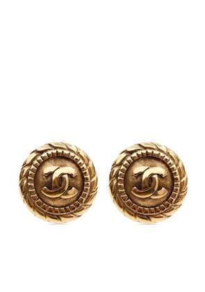 CHANEL Pre-Owned 1990-1999 Coco Mark clip-on earrings - Gold
