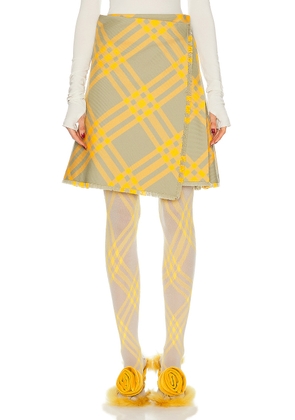 Burberry Check Kilt Skirt in Hunter IP Check - Yellow. Size 0 (also in 2, 4, 6, 8).