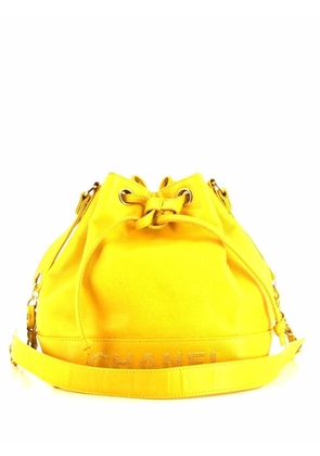 CHANEL Pre-Owned 1996 logo-embossed bucket bag - Yellow