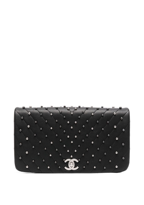 CHANEL Pre-Owned 2019 Chevron studded Full Flap clutch - Black