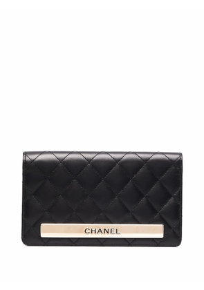 CHANEL Pre-Owned 2017-2018 logo-plaque diamond-quilted wallet - Black