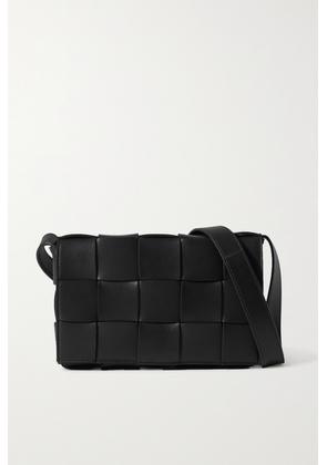 Bottega Veneta - Cassette Medium Intrecciato Leather Shoulder Bag - Black - One size