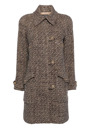 CHANEL Pre-Owned 2001 off-centre logo button fastening tweed coat - Brown