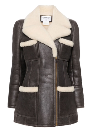 CHANEL Pre-Owned 1996 shearling-trim coat - Brown