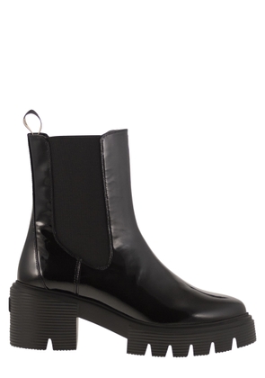 Stuart Weitzman Soho Chelsea - Leather Ankle Boot With Midsole