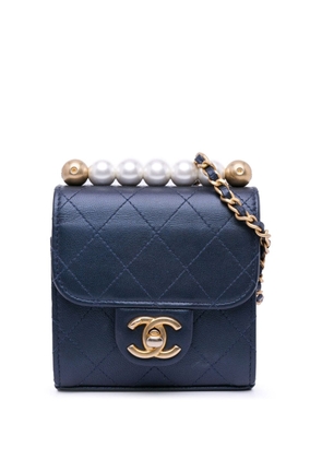 CHANEL Pre-Owned 2019 Mini Chic Pearls crossbody bag - Blue