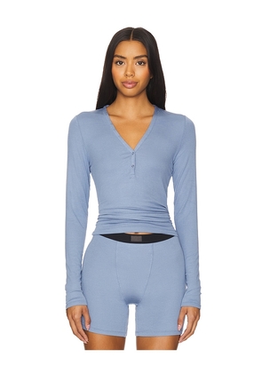 LUNYA Soft Modal Rib V-neck Henley in Blue. Size M, S, XL, XS.