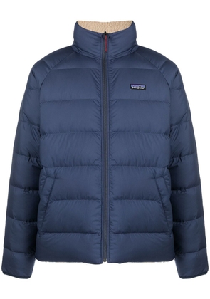 Patagonia logo-patch quilted jacket - Blue