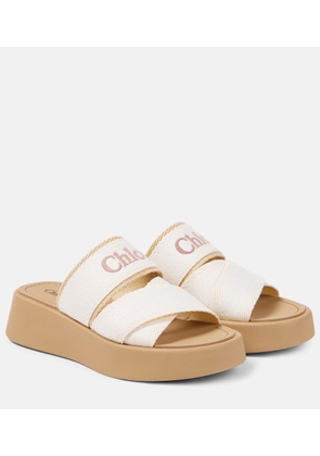 Chloé Mila logo platform slides