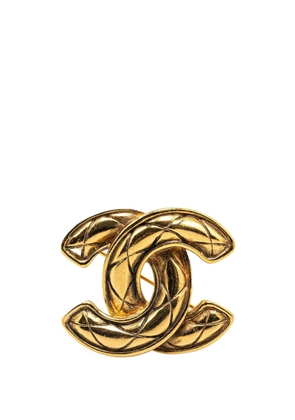 CHANEL Pre-Owned 1970-1980 Gold Plated CC Quilted costume brooch