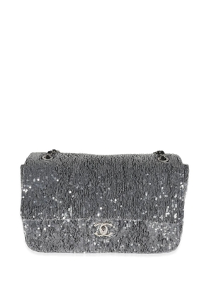 CHANEL Pre-Owned 2018 jumbo Classic Flap sequin shoulder bag - Silver