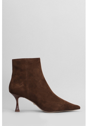 Lola Cruz Jazmine High Heels Ankle Boots In Brown Suede