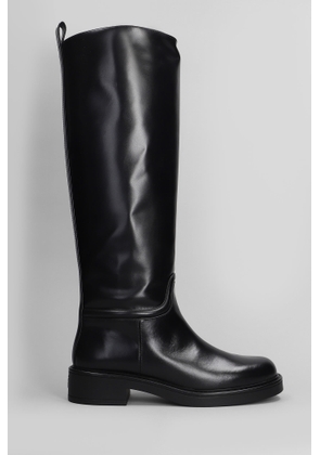 Stuart Weitzman Celia Low Heels Boots In Black Leather