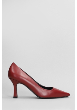 Julie Dee Pumps In Bordeaux Leather