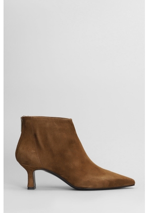 Julie Dee Texan Ankle Boots In Brown Suede