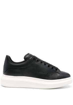 Alexander McQueen Oversized sneakers - Black