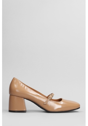 Julie Dee Pumps In Camel Leather