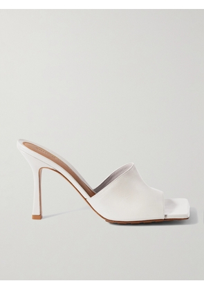 Bottega Veneta - Leather Mules - White - IT34,IT34.5,IT35,IT35.5,IT36,IT36.5,IT37,IT37.5,IT38,IT38.5,IT39,IT39.5,IT40,IT40.5,IT41,IT41.5,IT42