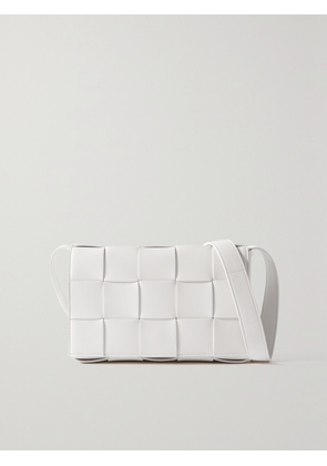 Bottega Veneta - Cassette Medium Intrecciato Leather Shoulder Bag - White - One size