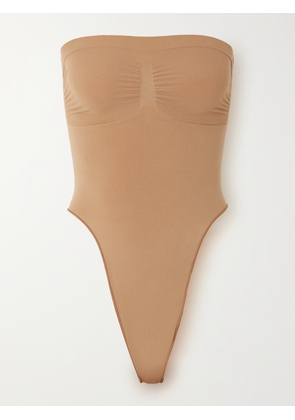 SKIMS - Seamless Sculpt Strapless Thong Bodysuit - Sienna - Neutrals - XXS,XS,S,M,L,XL,2XL,3XL,4XL