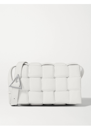 Bottega Veneta - Cassette Medium Padded Intrecciato Leather Shoulder Bag - White - One size