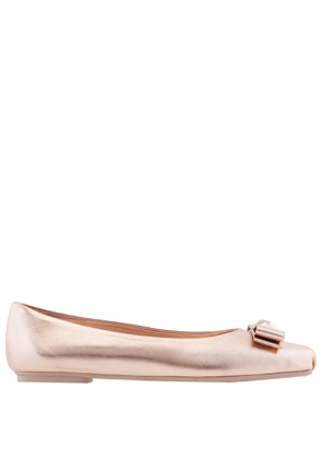 Ferragamo Ladies Metallic Leather Vara Bowl Ballet Flats