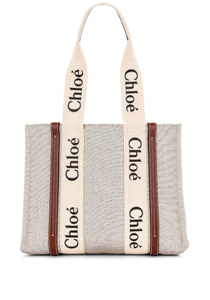 Chloe Medium Woody Tote Bag in White & Brown - Neutral. Size all.