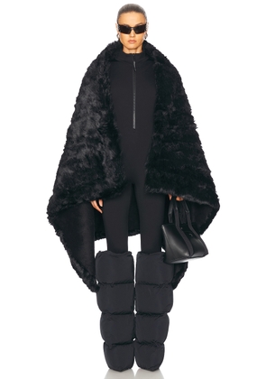 Balenciaga Ski Fake Fur Blanket in Black & White - Black. Size all.