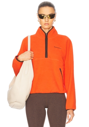 Sporty & Rich Serif Logo Sherpa Quarter Zip Sweater in Squash - Red. Size XS (also in ).