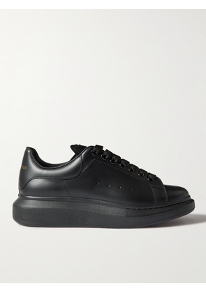McQueen - Exaggerated-Sole Studded Leather Sneakers - Men - Black - EU 39
