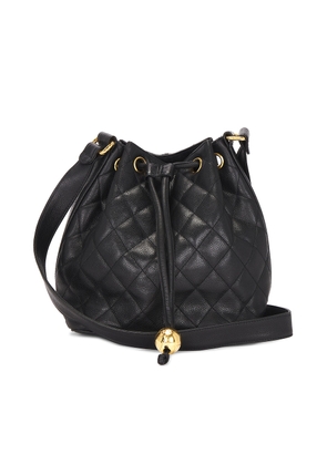 chanel Chanel Caviar Drawstring Bucket Bag in Black - Black. Size all.
